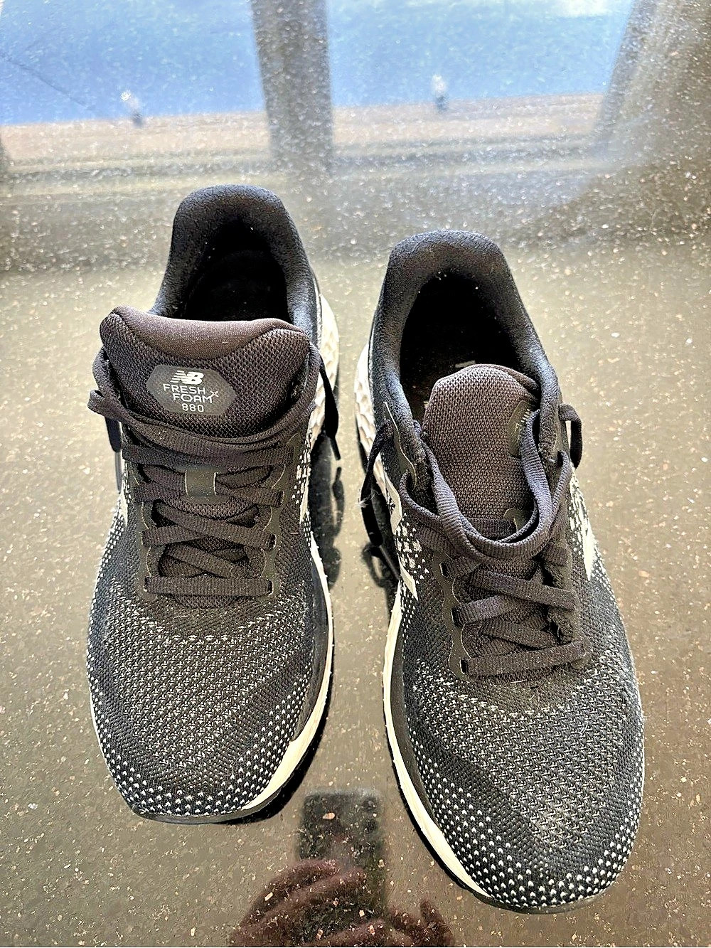 New Balance Fresh Foam 880v10 Women's Black & White US 8.5 D Athletic Shoes